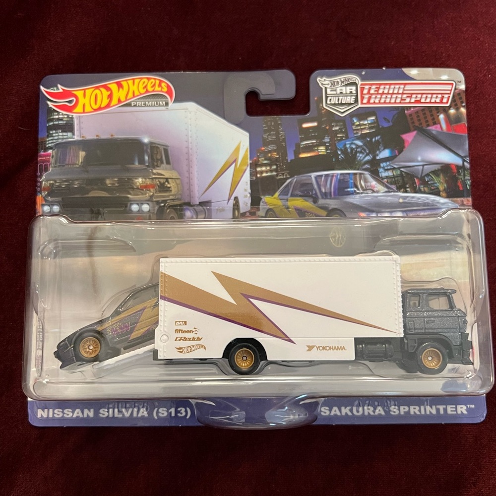 HOTWHEELS X TEAM TRANSPORT NISSAN SILVIA S13 & SAKURA SPRINTER
